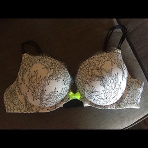 Plunge push up very sexy by Victoria’s Secret bra